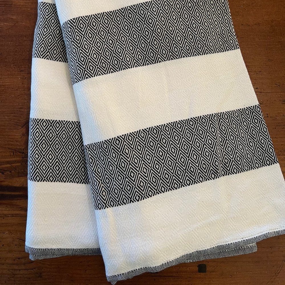 Teema Cotton Turkish Towel - THE BLACK STROKES